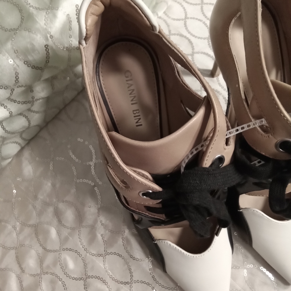 ⭐️ ⭐️ NWT Gianni Bini tri color heels - Picture 5 of 5